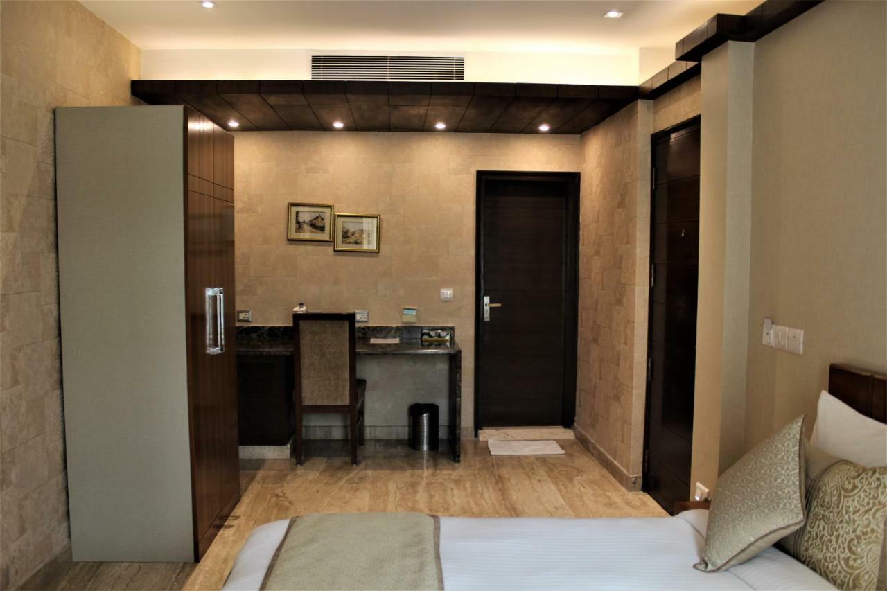 Royal Residence Iffco Chowk Gurgaon Exteriör bild