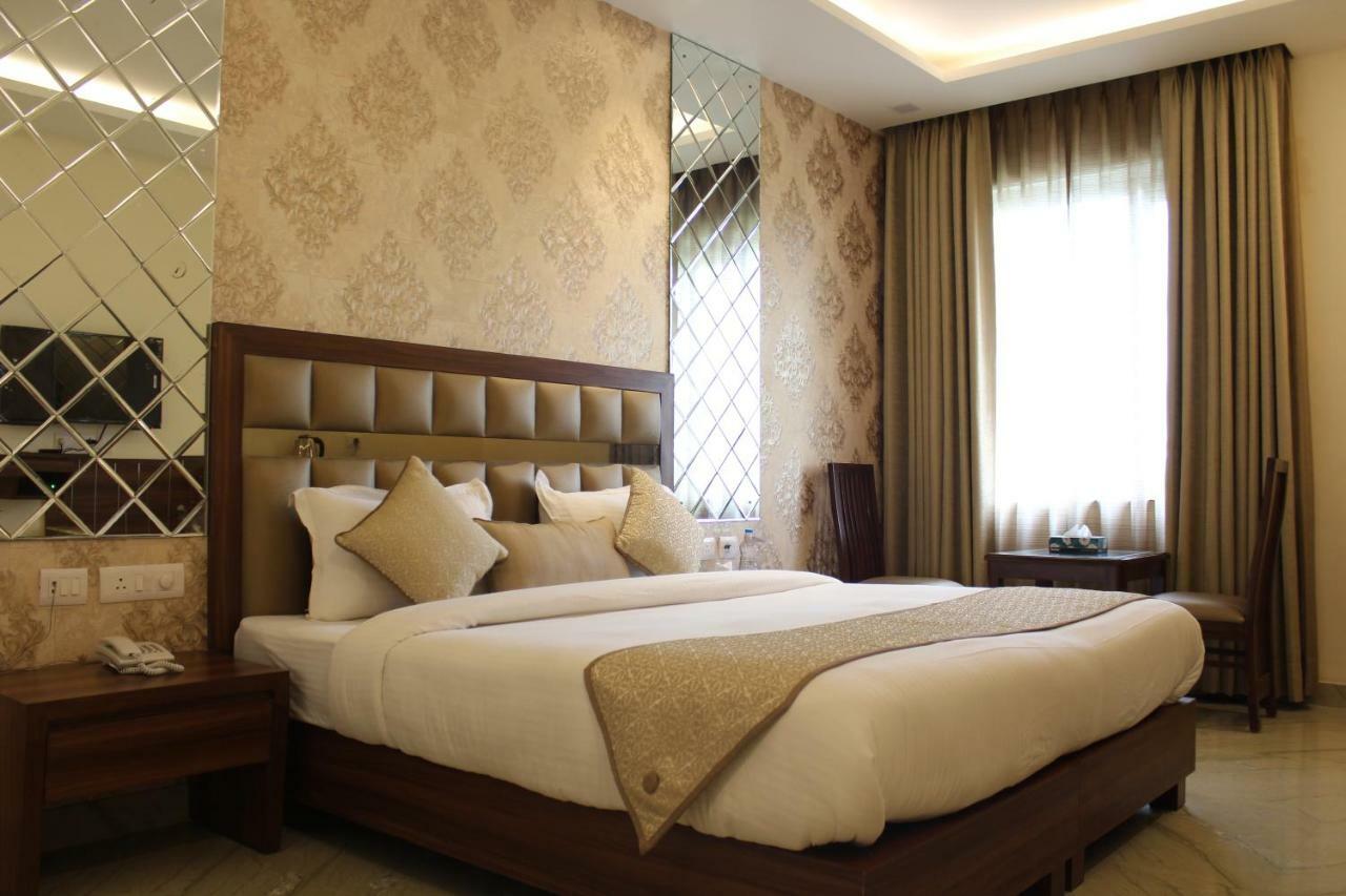Royal Residence Iffco Chowk Gurgaon Exteriör bild