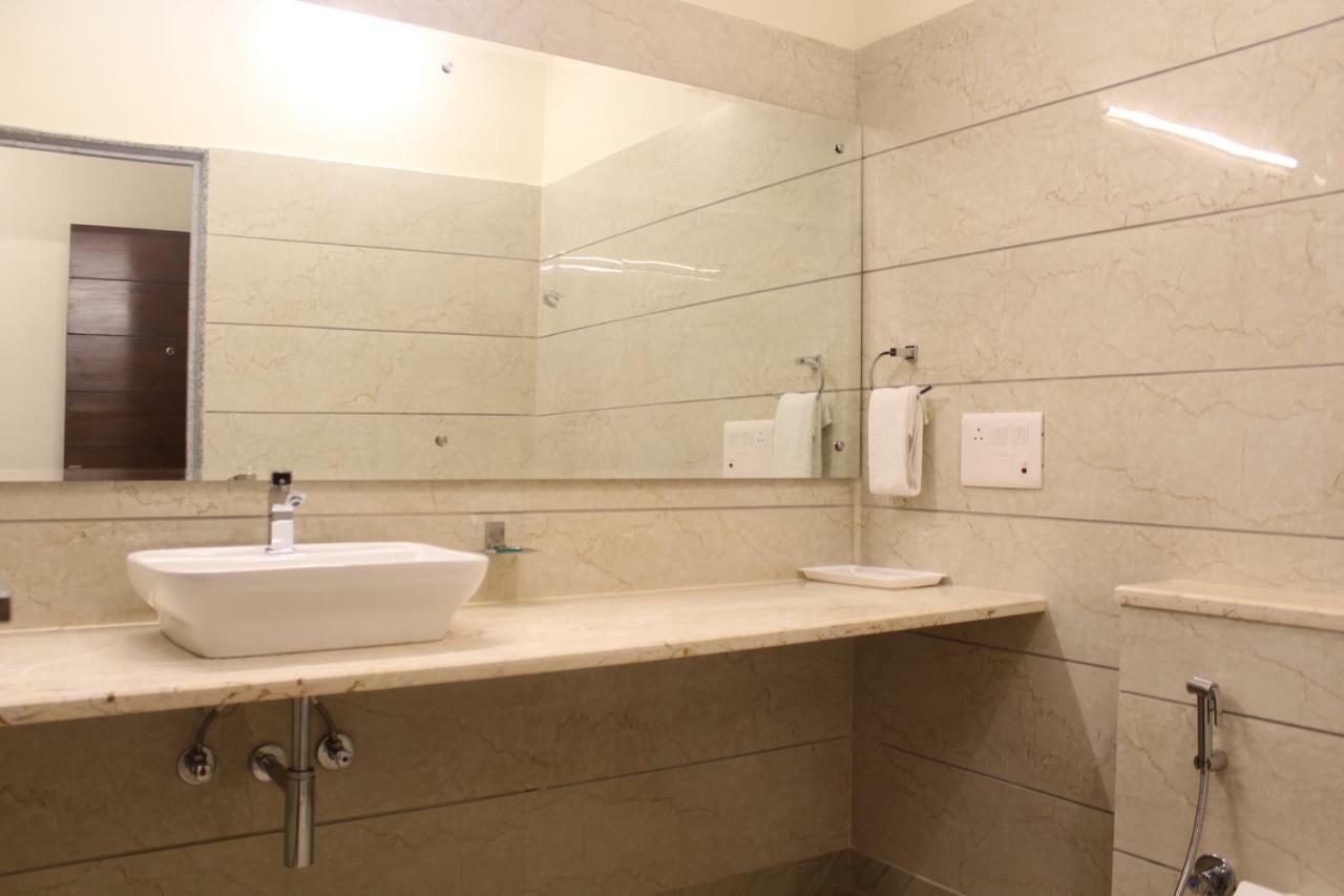 Royal Residence Iffco Chowk Gurgaon Exteriör bild